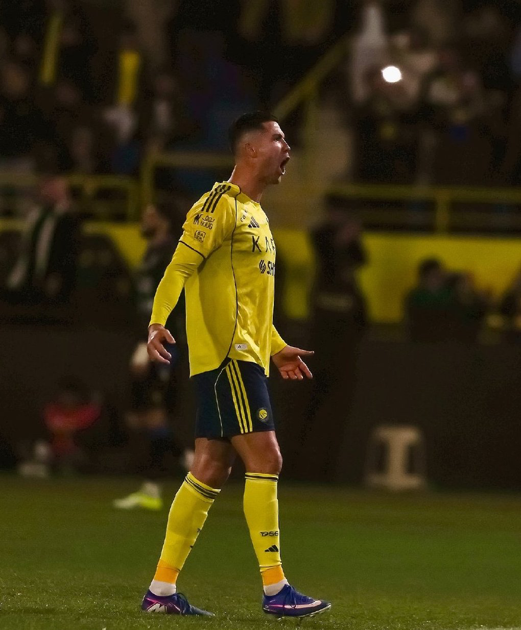 视频-C罗躲球！越位！跳水！0进球0助攻！评分接近全场垫底！