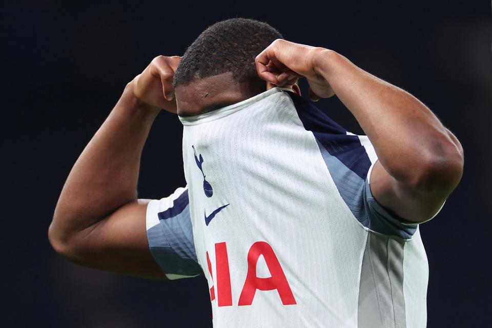 高尔夫等赛事直播-1-3！十人热刺5连败+11轮不胜，距降级区仅1分，球迷失望半场退场